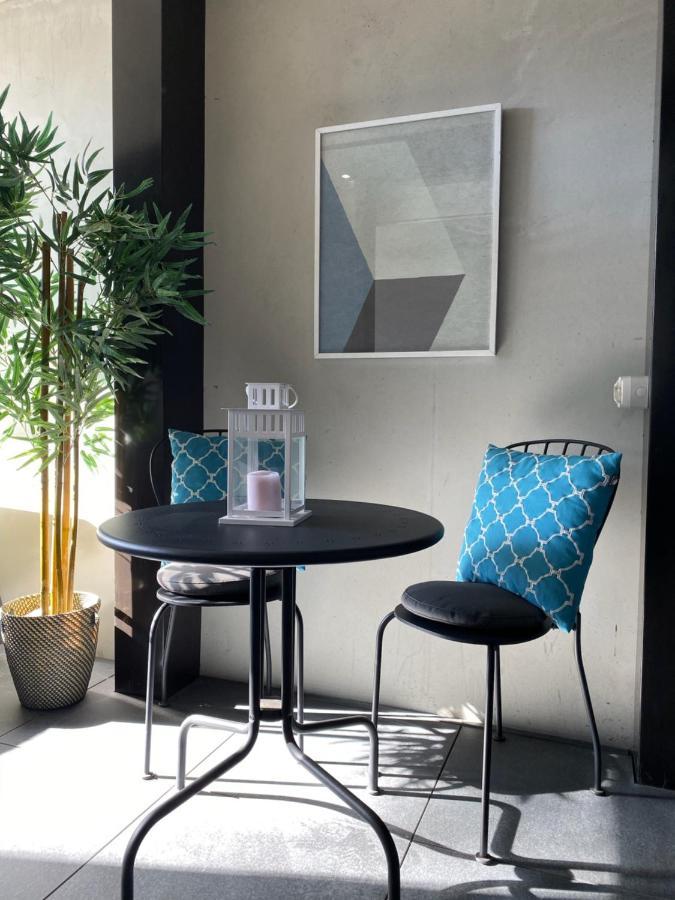 Midnight Luxe 1Br 1Bath Apartment 104 In The Heart Of Braddon Pool Sauna Secure Parking Wine Wifi Canberra Eksteriør billede