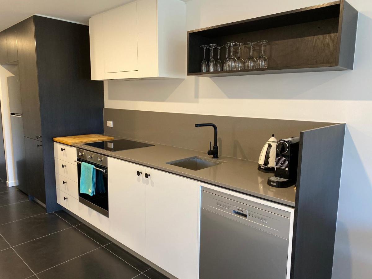 Midnight Luxe 1Br 1Bath Apartment 104 In The Heart Of Braddon Pool Sauna Secure Parking Wine Wifi Canberra Eksteriør billede