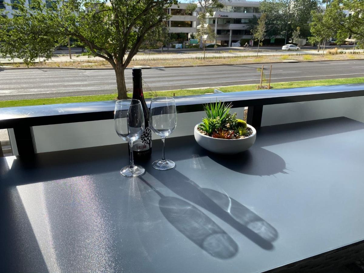 Midnight Luxe 1Br 1Bath Apartment 104 In The Heart Of Braddon Pool Sauna Secure Parking Wine Wifi Canberra Eksteriør billede