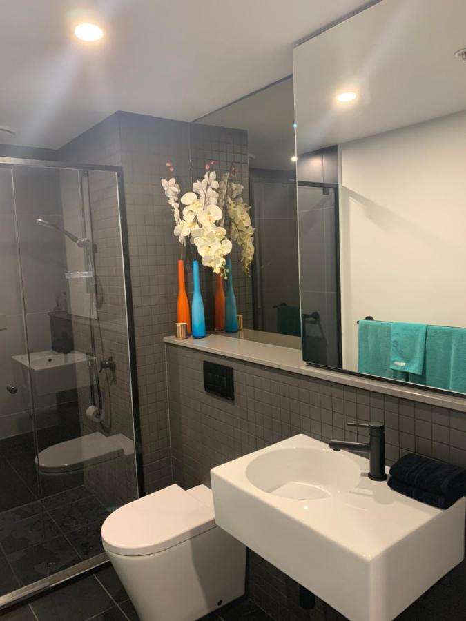 Midnight Luxe 1Br 1Bath Apartment 104 In The Heart Of Braddon Pool Sauna Secure Parking Wine Wifi Canberra Eksteriør billede