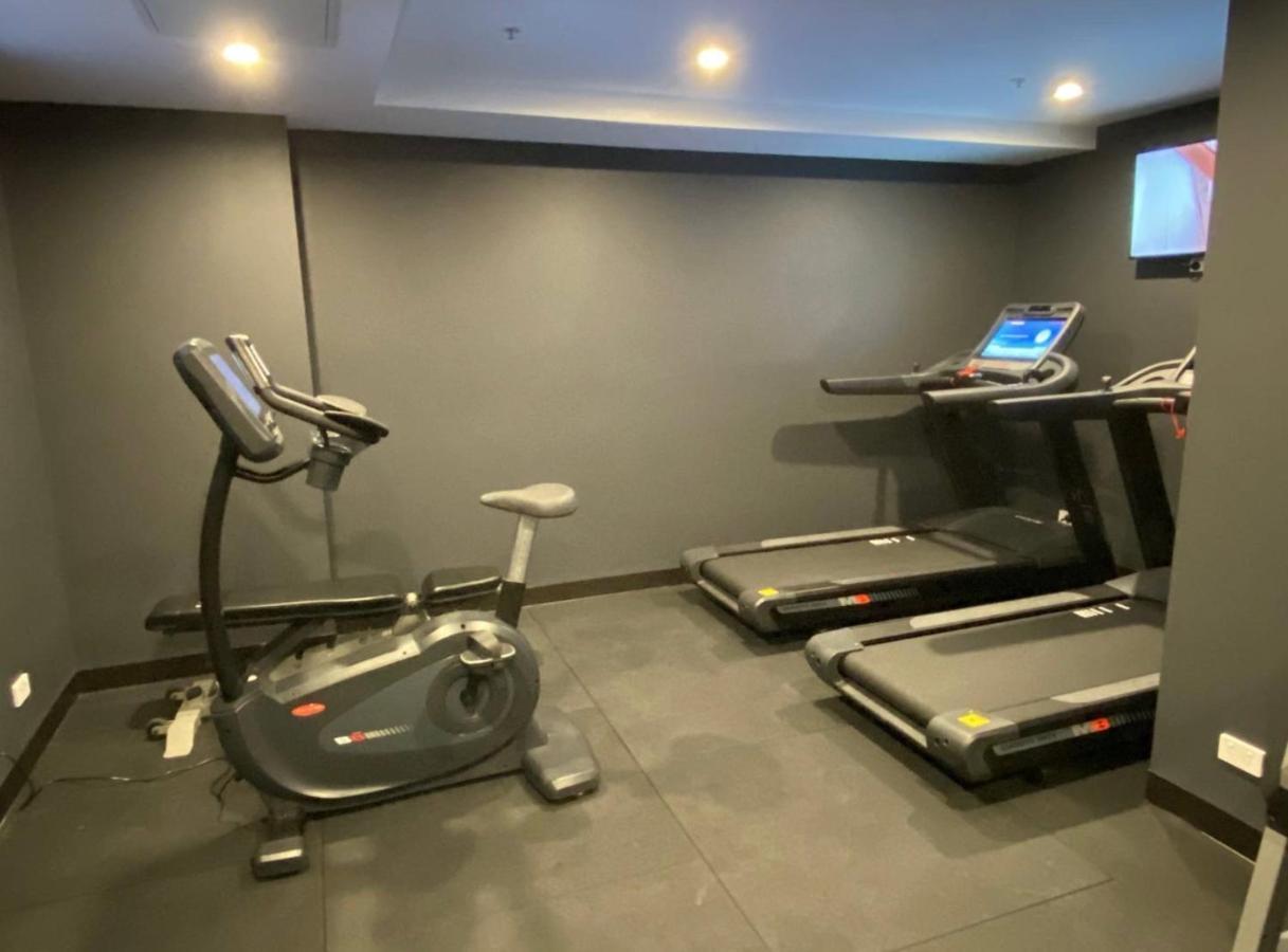 Midnight Luxe 1Br 1Bath Apartment 104 In The Heart Of Braddon Pool Sauna Secure Parking Wine Wifi Canberra Eksteriør billede