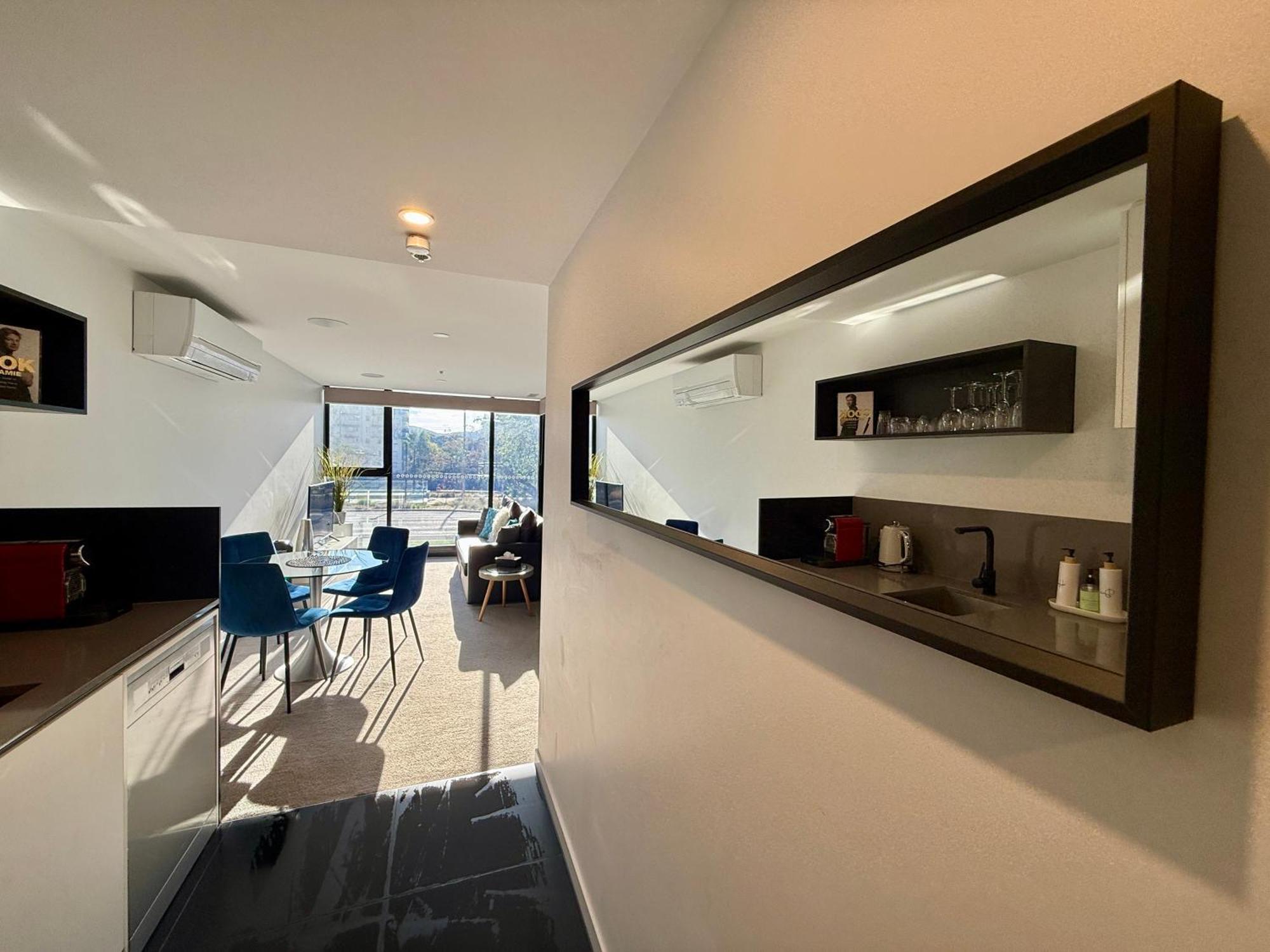 Midnight Luxe 1Br 1Bath Apartment 104 In The Heart Of Braddon Pool Sauna Secure Parking Wine Wifi Canberra Eksteriør billede