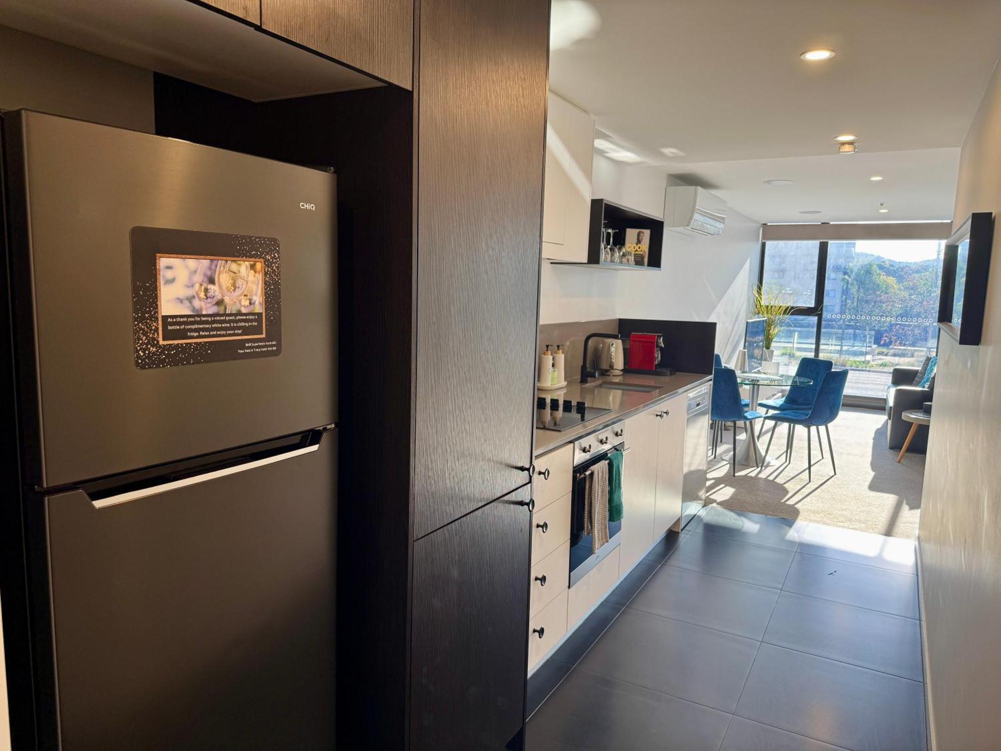 Midnight Luxe 1Br 1Bath Apartment 104 In The Heart Of Braddon Pool Sauna Secure Parking Wine Wifi Canberra Eksteriør billede
