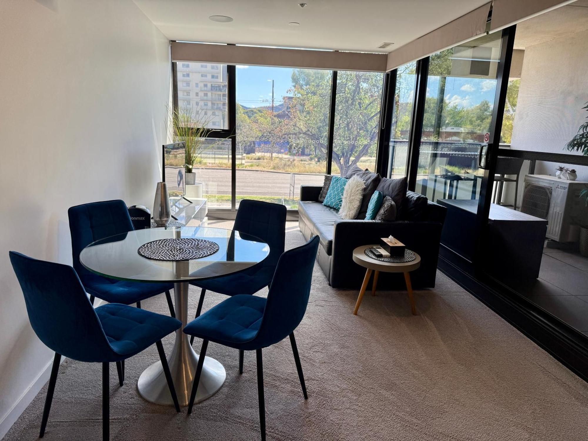 Midnight Luxe 1Br 1Bath Apartment 104 In The Heart Of Braddon Pool Sauna Secure Parking Wine Wifi Canberra Eksteriør billede