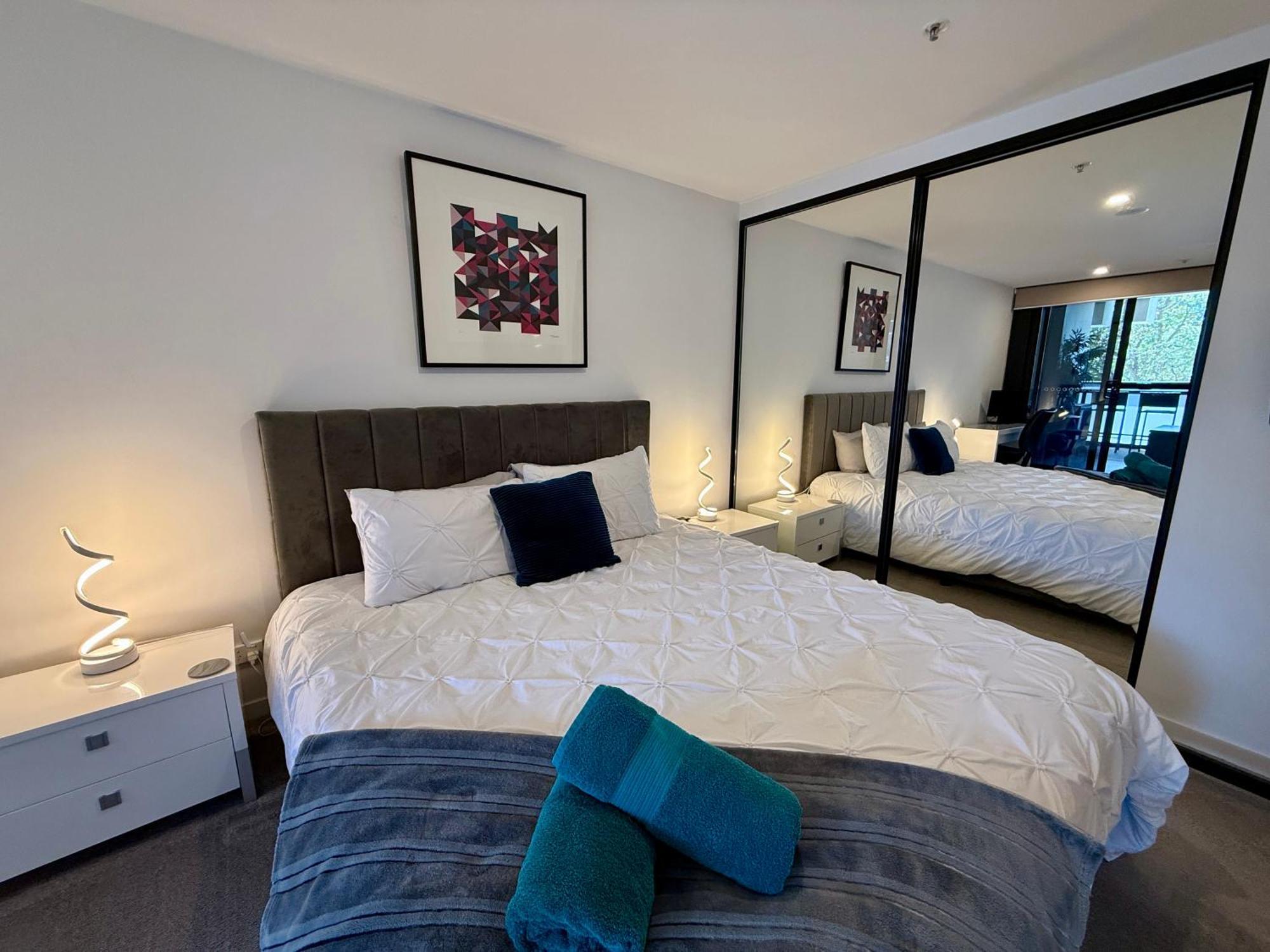 Midnight Luxe 1Br 1Bath Apartment 104 In The Heart Of Braddon Pool Sauna Secure Parking Wine Wifi Canberra Eksteriør billede