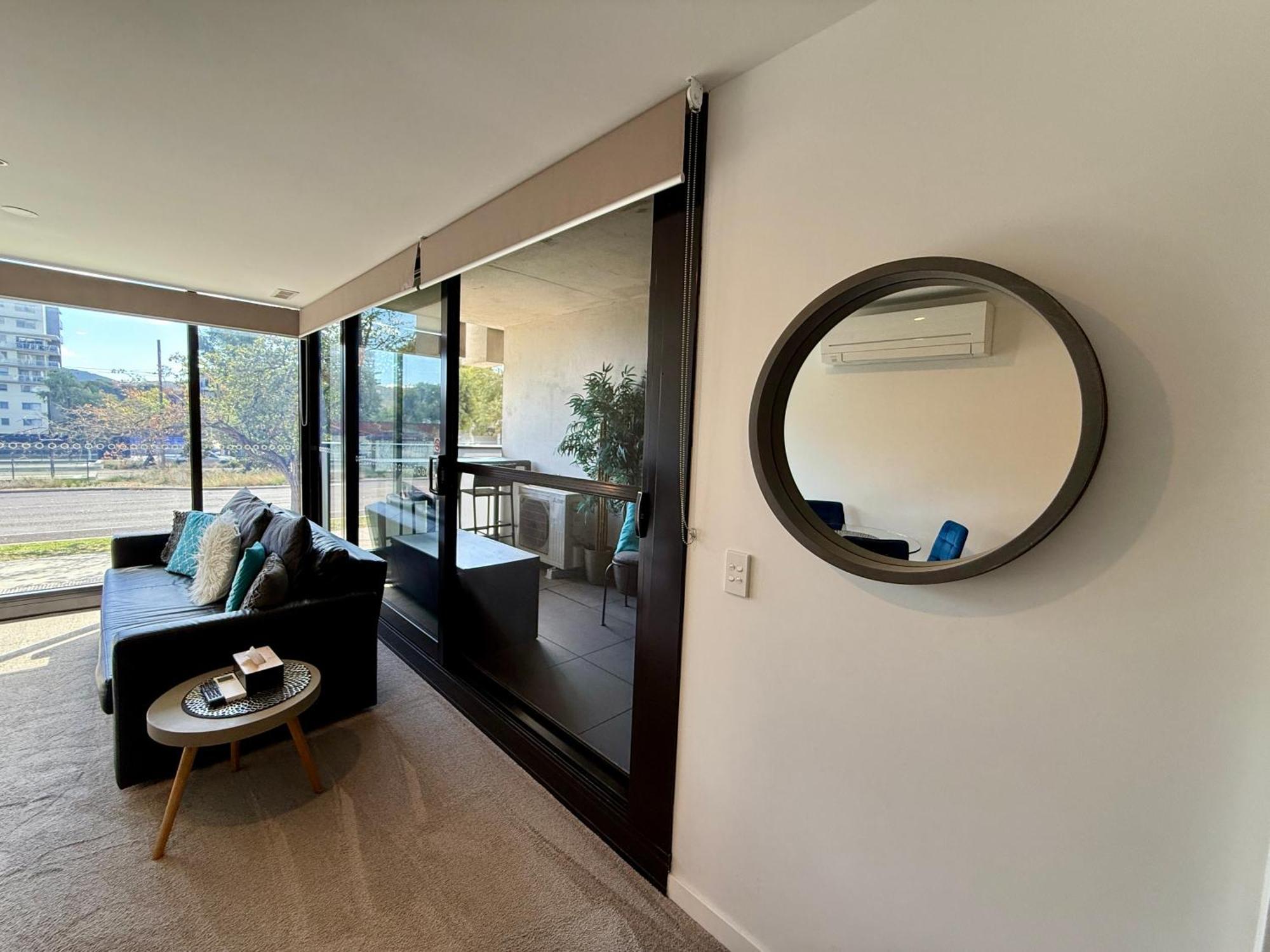 Midnight Luxe 1Br 1Bath Apartment 104 In The Heart Of Braddon Pool Sauna Secure Parking Wine Wifi Canberra Eksteriør billede